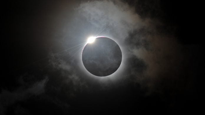 solar-eclipse-today-170811-tease-new_5b21c49f7610095bb127e5131c44391b