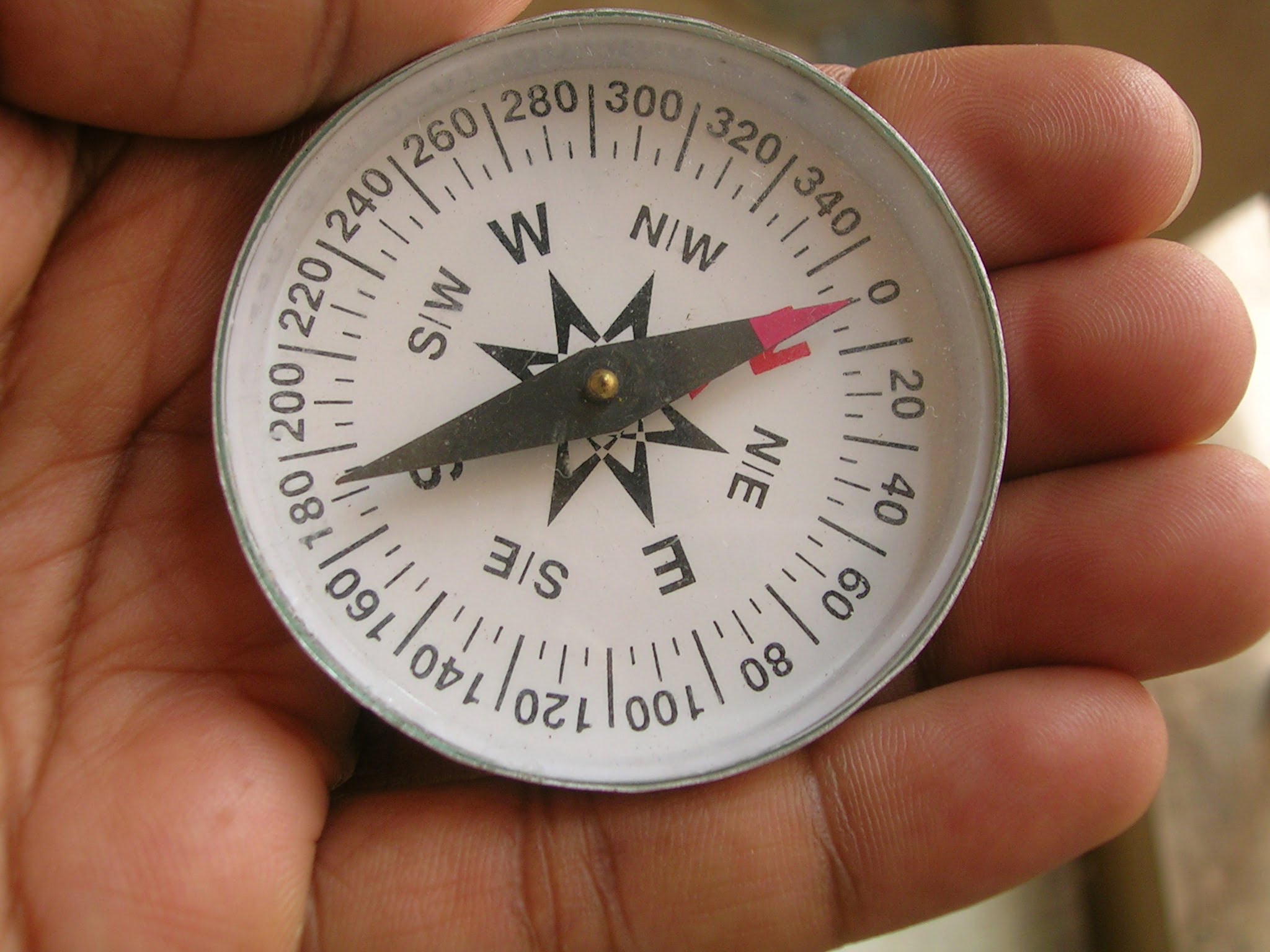 what is magnetic compass