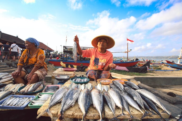 Bali,,Indonesia,-,August,8,,2017,:,Balinese,Fishmonger,Sells